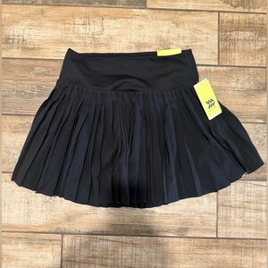 NWT All In Motion Black Pleated Skort Size Small